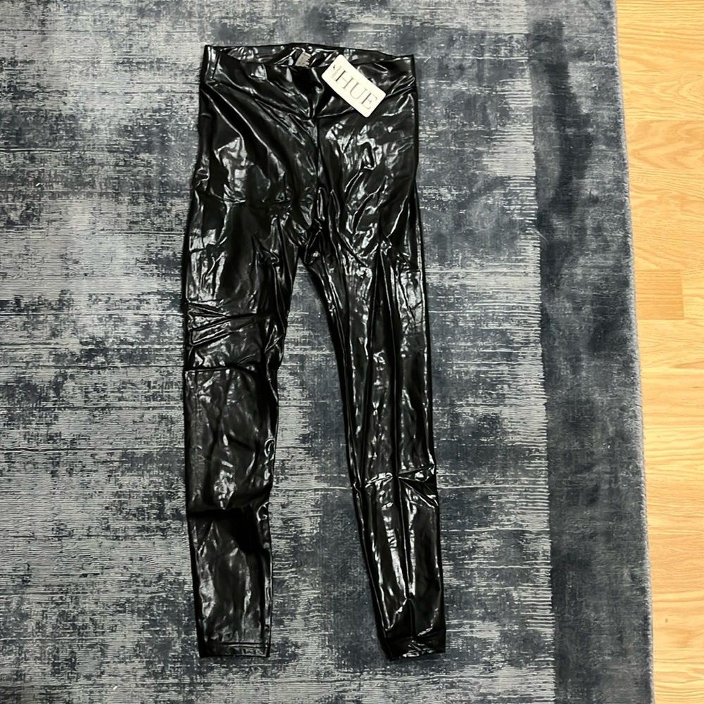 HUE Women’s M Black Body Gloss Leggings